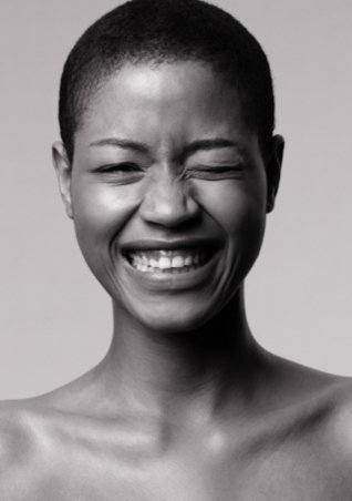https://www.laroche-posay.ro/-/media/project/loreal/brand-sites/lrp/emea/ro/lrp-model-visuals/effaclar/landing-page/duo-plus/lrplandingeffaclarduo2022sitecorewebsiteflipcardrectopeople2.jpg