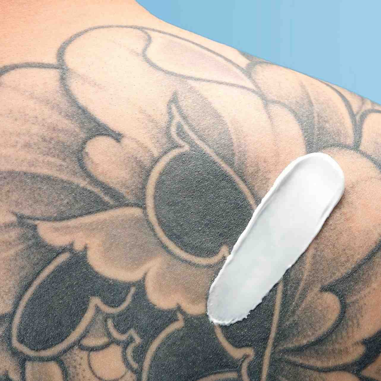 Cum se aplica Crema tatuaj Cicaplast Baume B5+ SPF50
